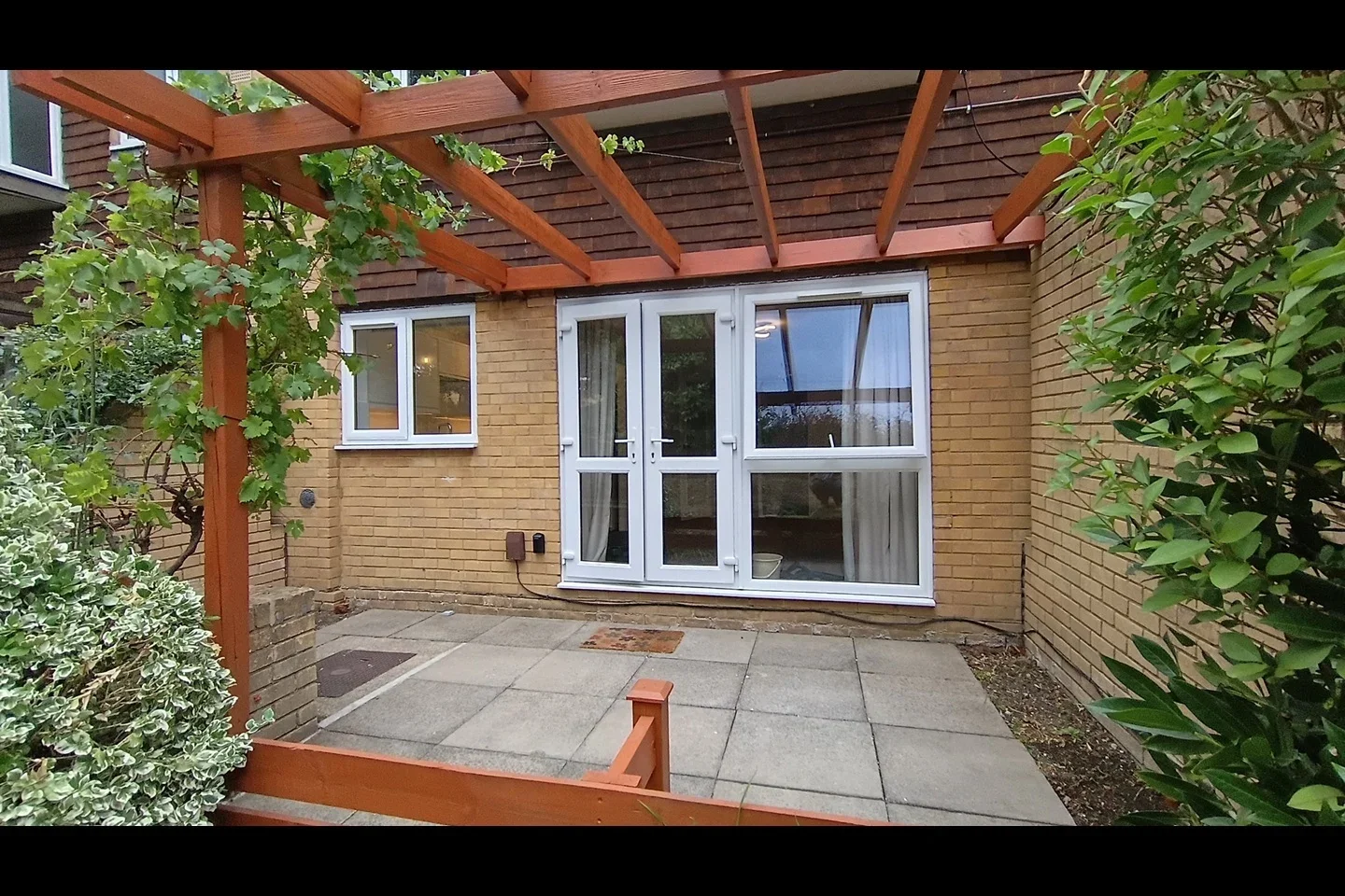 Flat Green Acres in Greater London