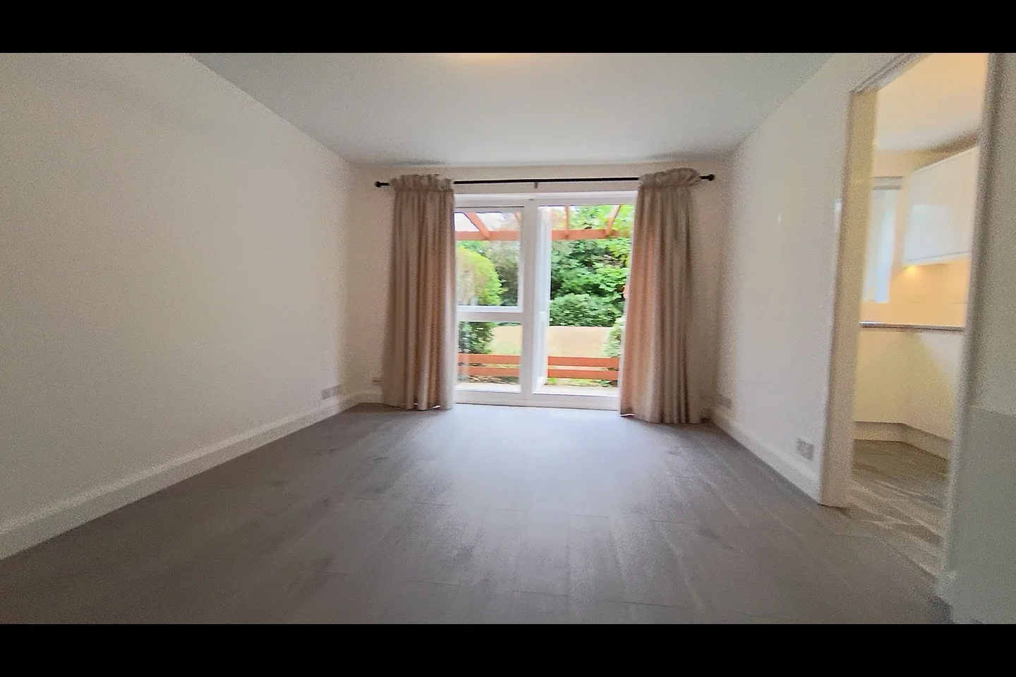 Flat Green Acres in Greater London