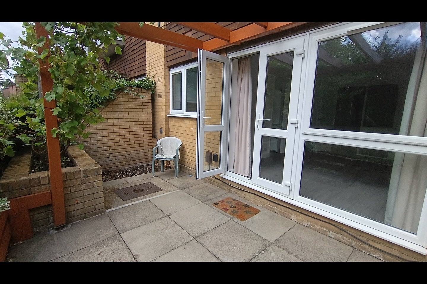 Flat Green Acres in Greater London