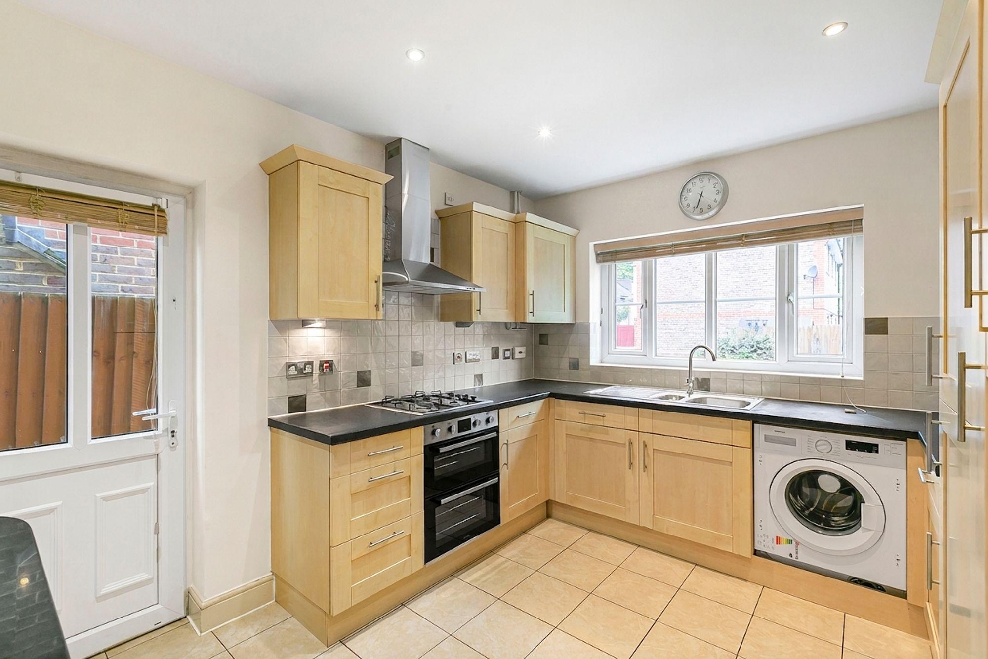 House Knights Close in Elmbridge