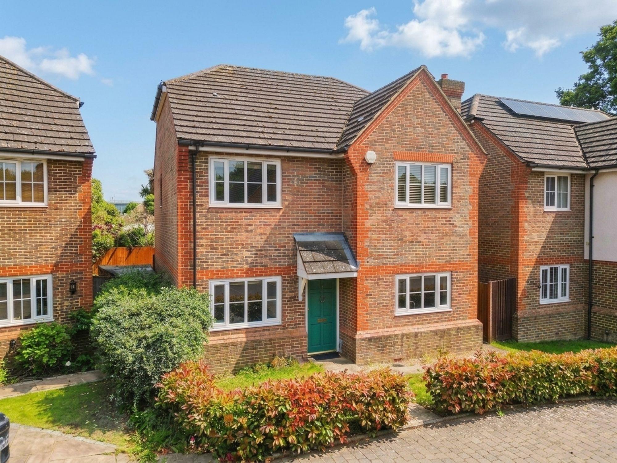 House Knights Close in Elmbridge