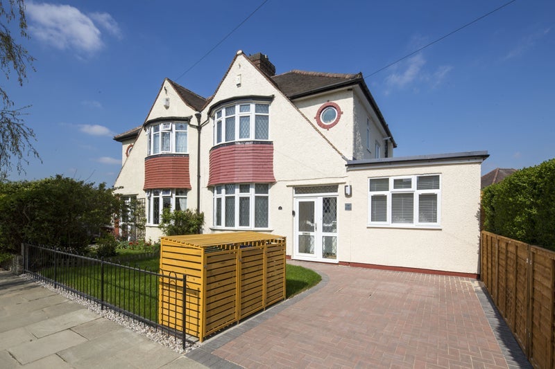 Room Ivor Grove in Greater London