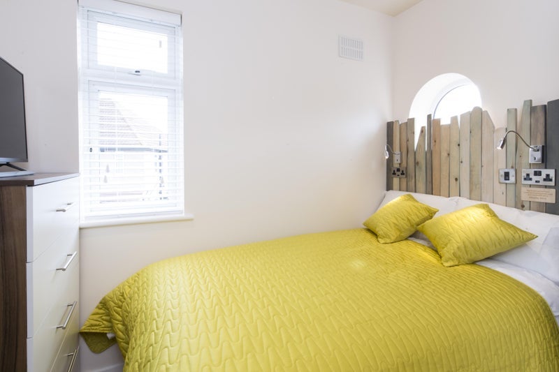 Room Ivor Grove in Greater London