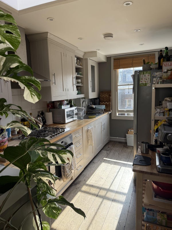 Room Courtfield Gardens in Greater London