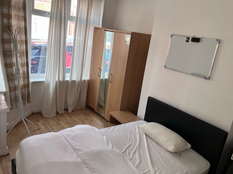 Room Crondall Street in Manchester