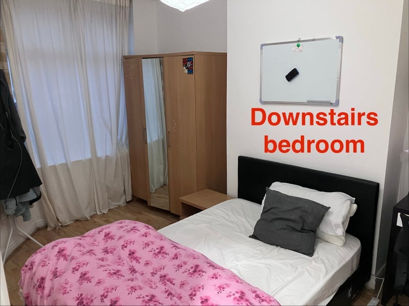 Room Crondall Street in Manchester