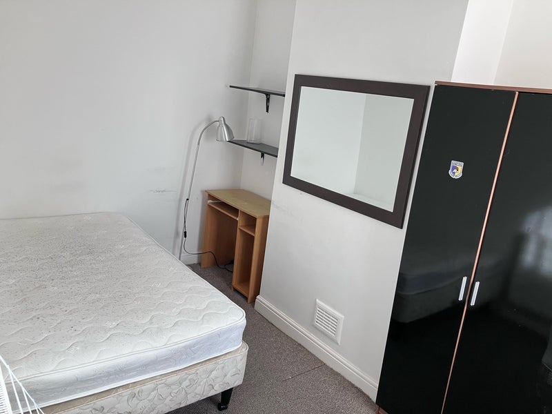 Room Crondall Street in Manchester