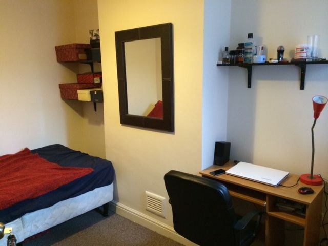 Room Crondall Street in Manchester
