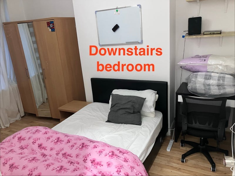 Room Crondall Street in Manchester
