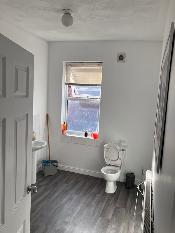 Room Crondall Street in Manchester