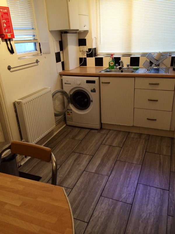 Room Crondall Street in Manchester