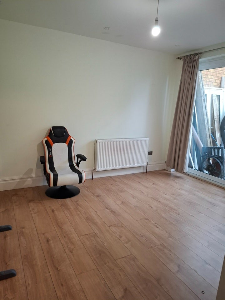 Room Seymour Road in Luton