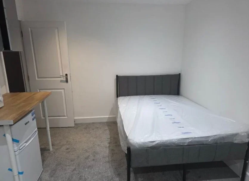 Room Taunton Road in Greater London