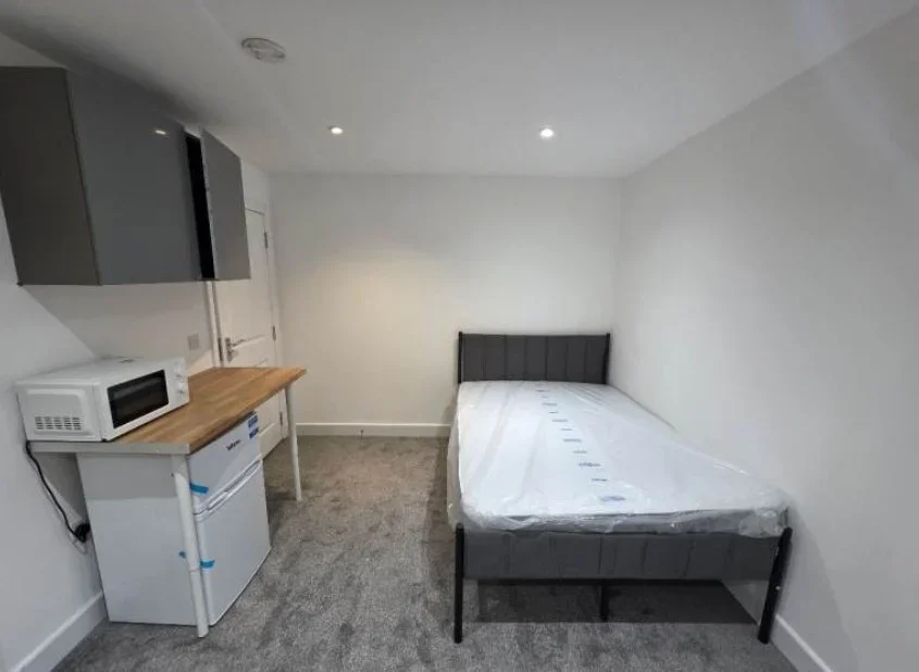 Room Taunton Road in Greater London