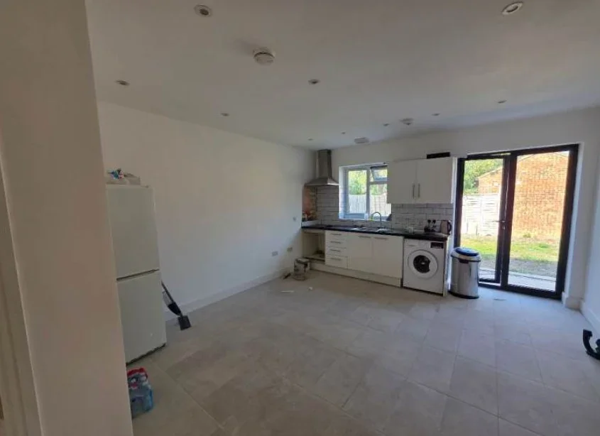 Room Taunton Road in Greater London