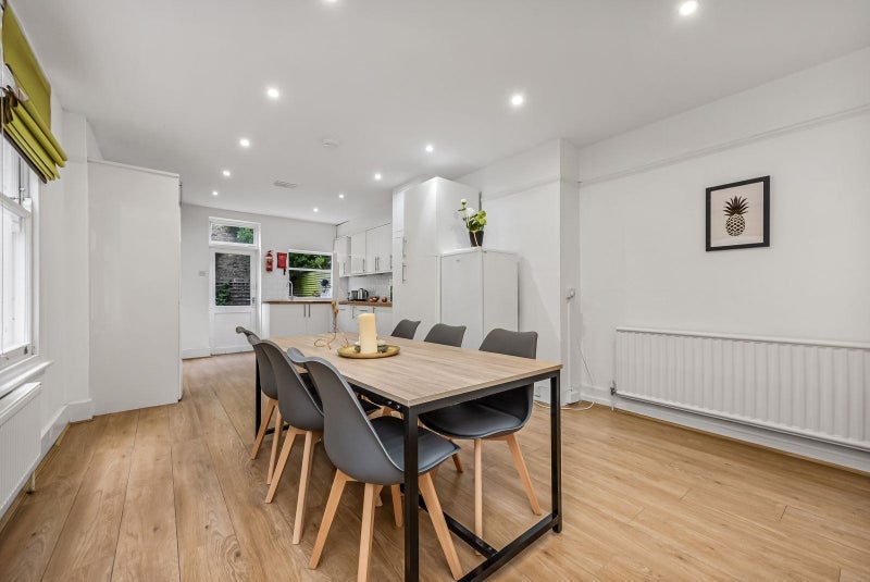 Room Briarwood Road in Greater London