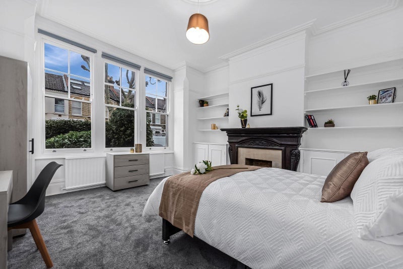 Room Briarwood Road in Greater London