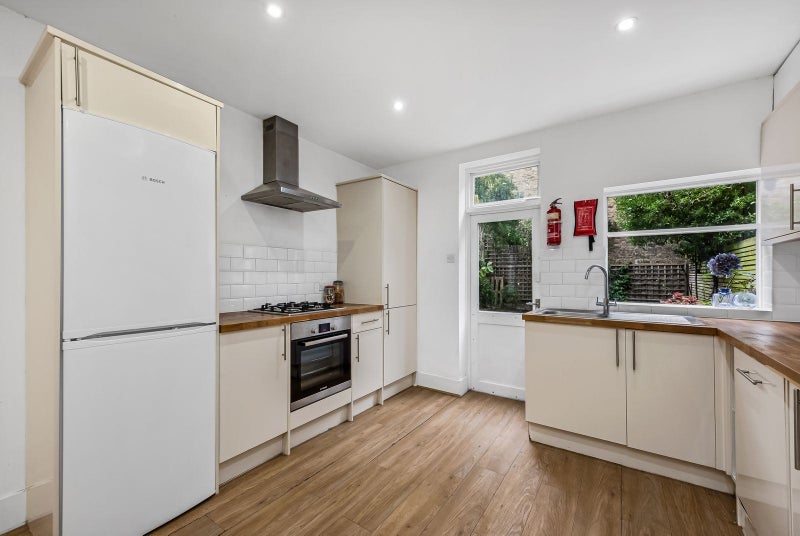 Room Briarwood Road in Greater London
