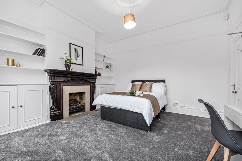 Room Briarwood Road in Greater London
