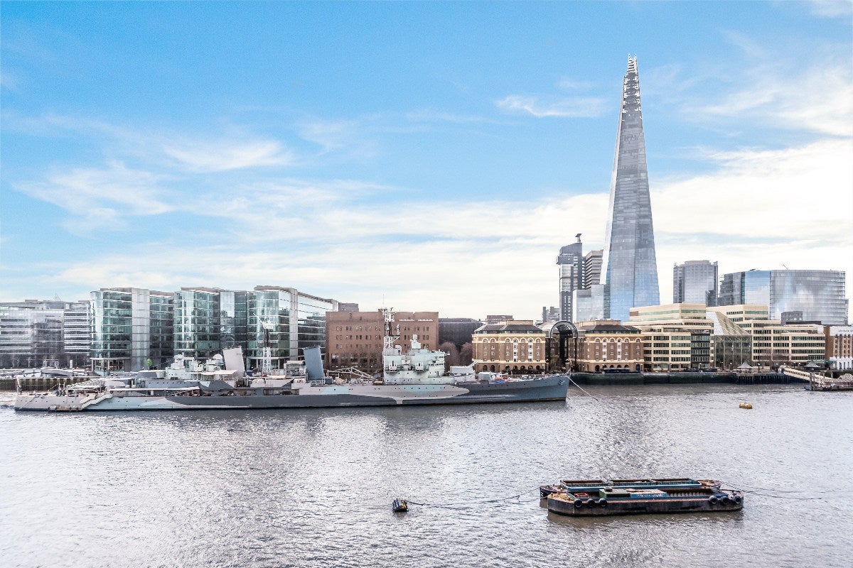 Flat Sugar Quay Walk in City of London
