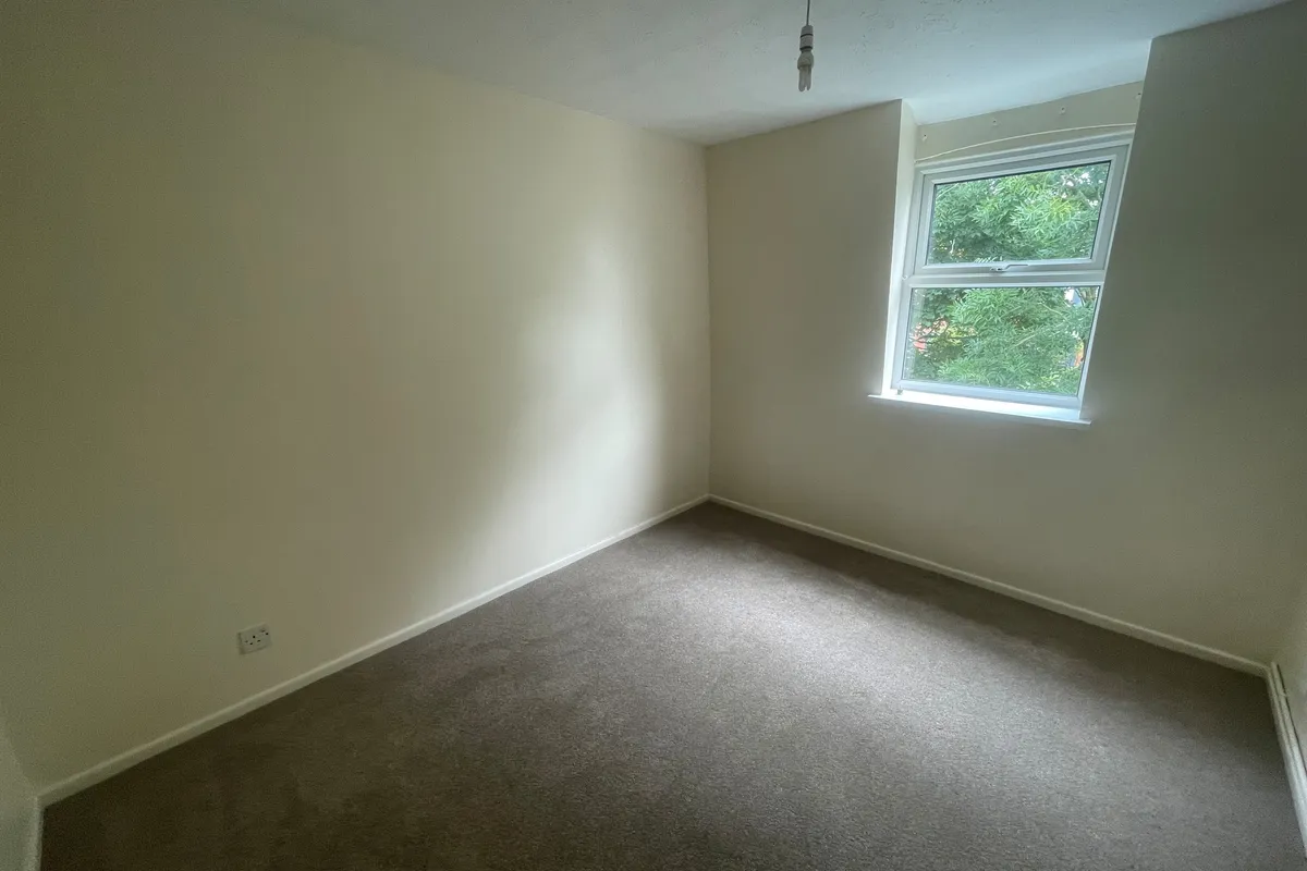 Flat Broughton Grange in Swindon