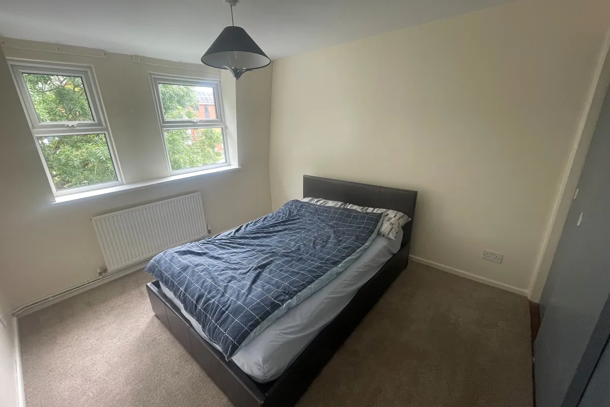 Flat Broughton Grange in Swindon