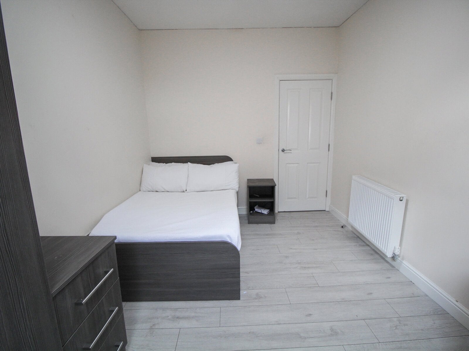 Flat Clarendon Road in Leeds