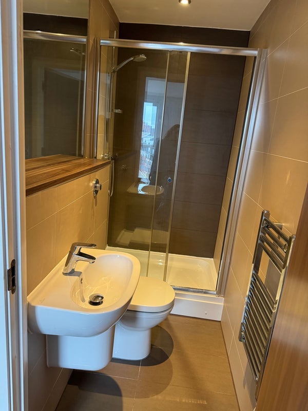 Room Sillavan Way in Salford