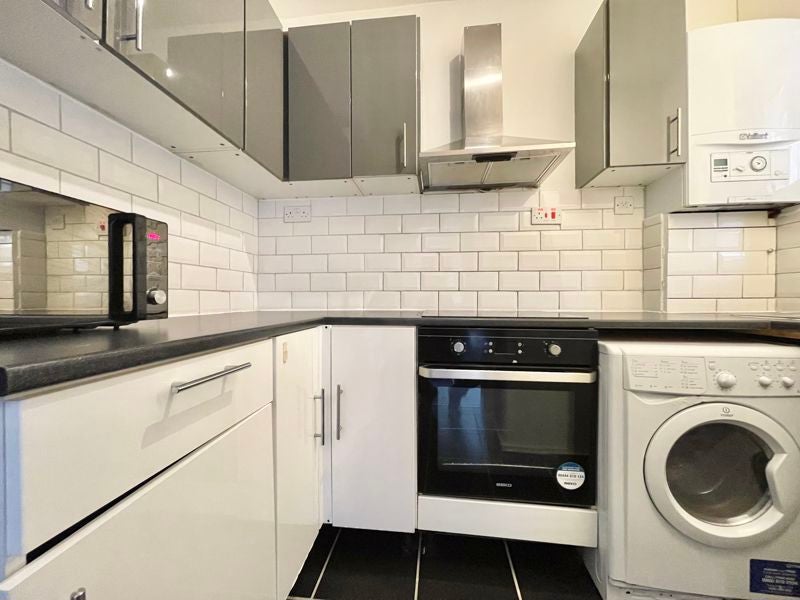 Flat Pickwick Street in Greater London