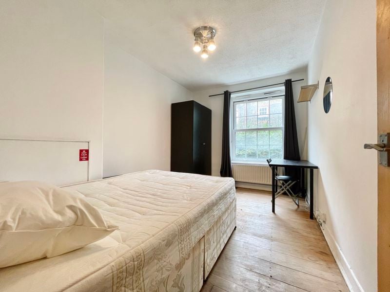 Flat Pickwick Street in Greater London