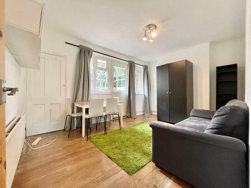 Flat Pickwick Street in Greater London