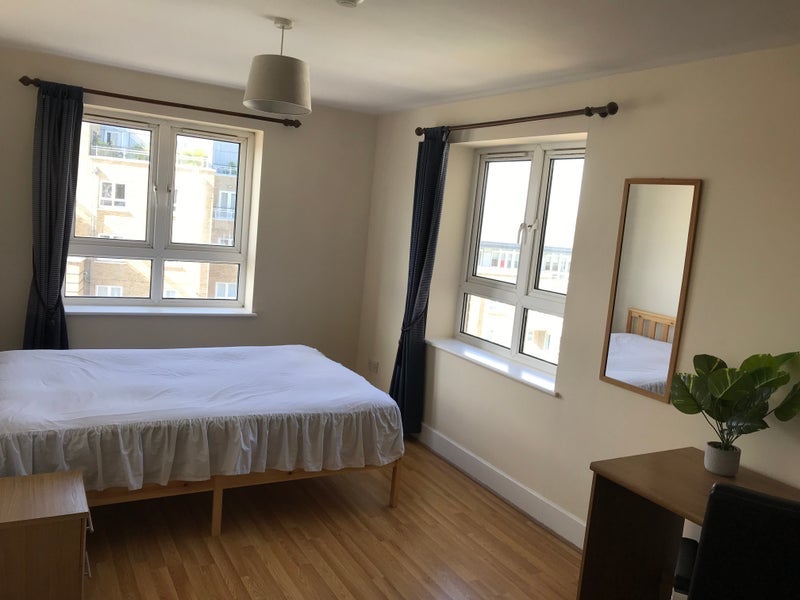 Room St. Davids Square in Greater London