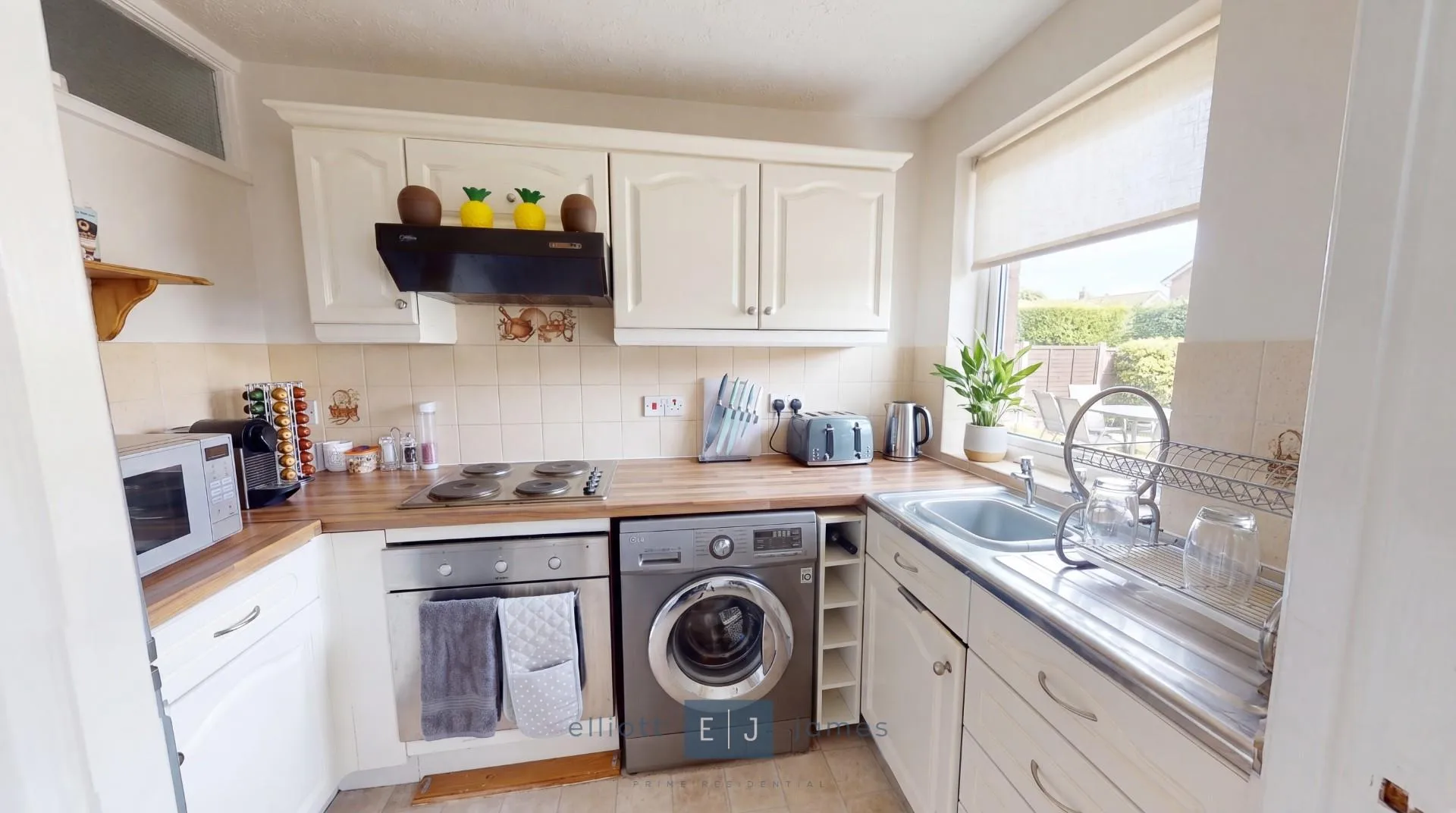 Flat Portland Close in Greater London