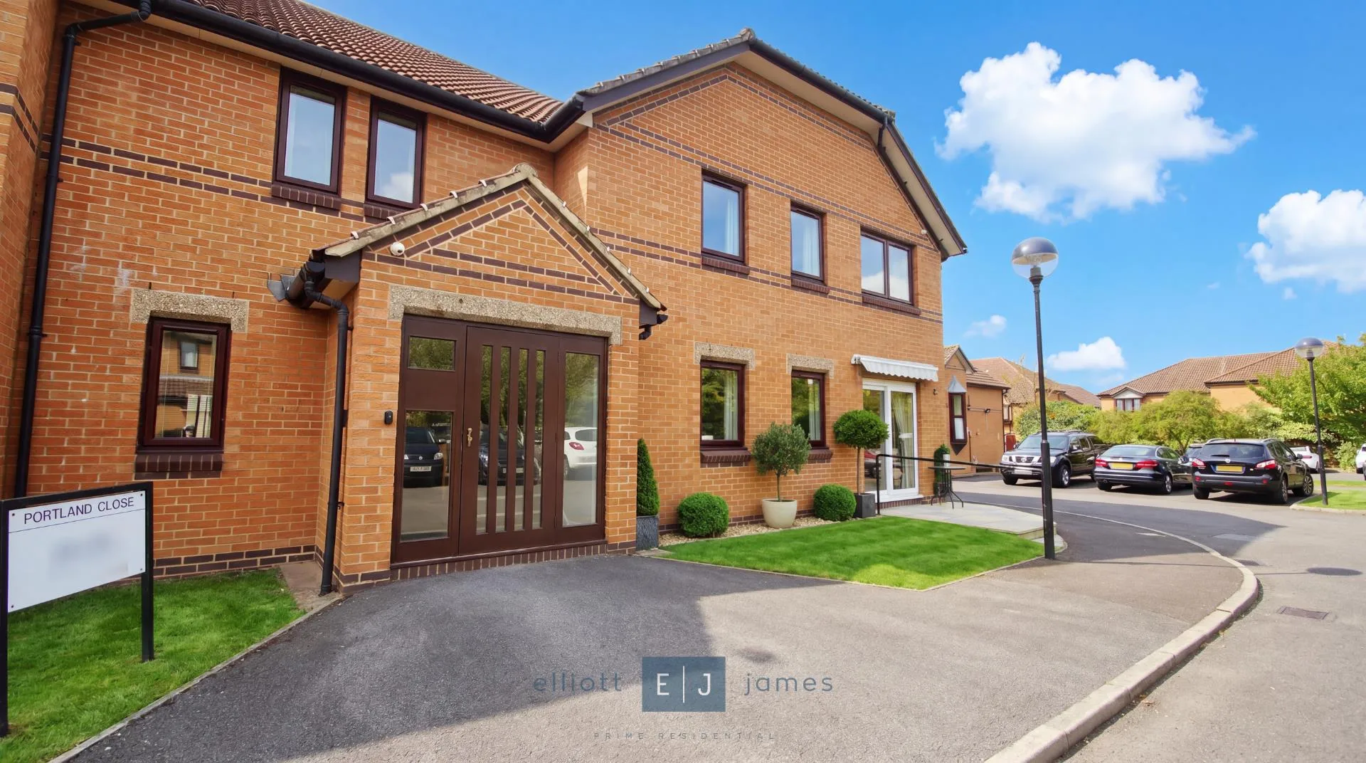 Flat Portland Close in Greater London