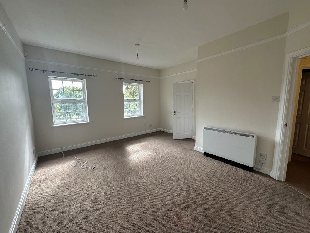 Flat Scholars Court in Northampton