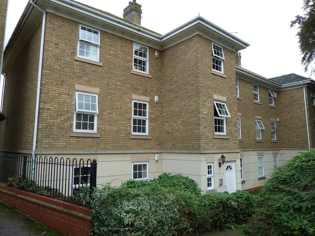 Flat Scholars Court in Northampton