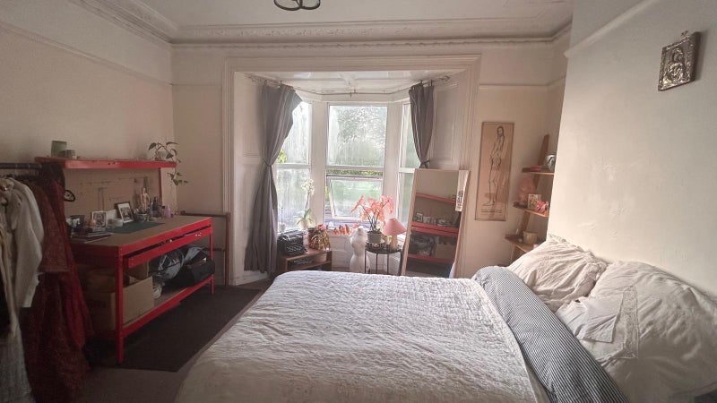 Flat Fishponds Road in Bristol