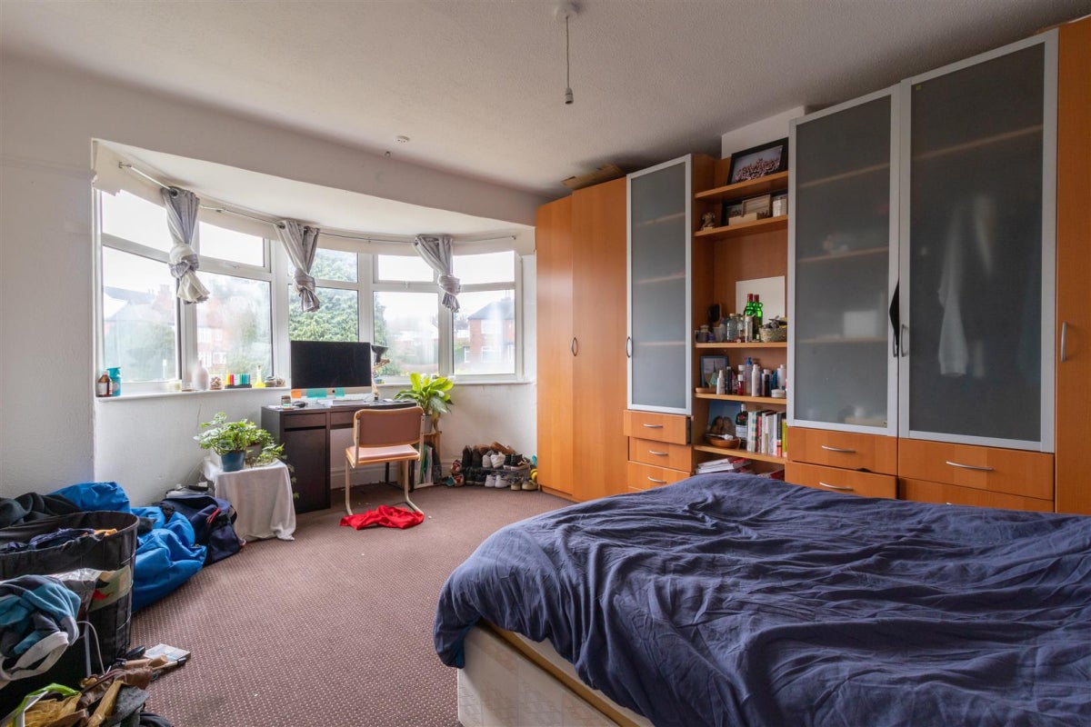 Flat St Anne's Road in Leeds