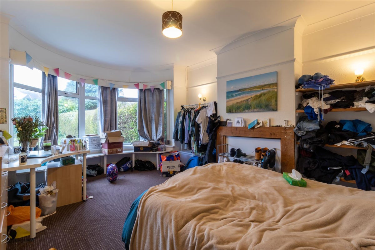 Flat St Anne's Road in Leeds