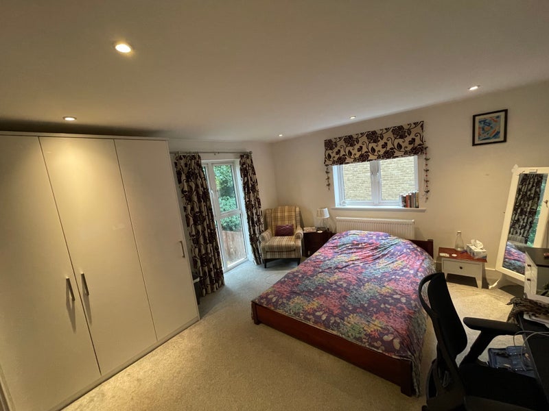 Room Kendra Hall Road in Greater London