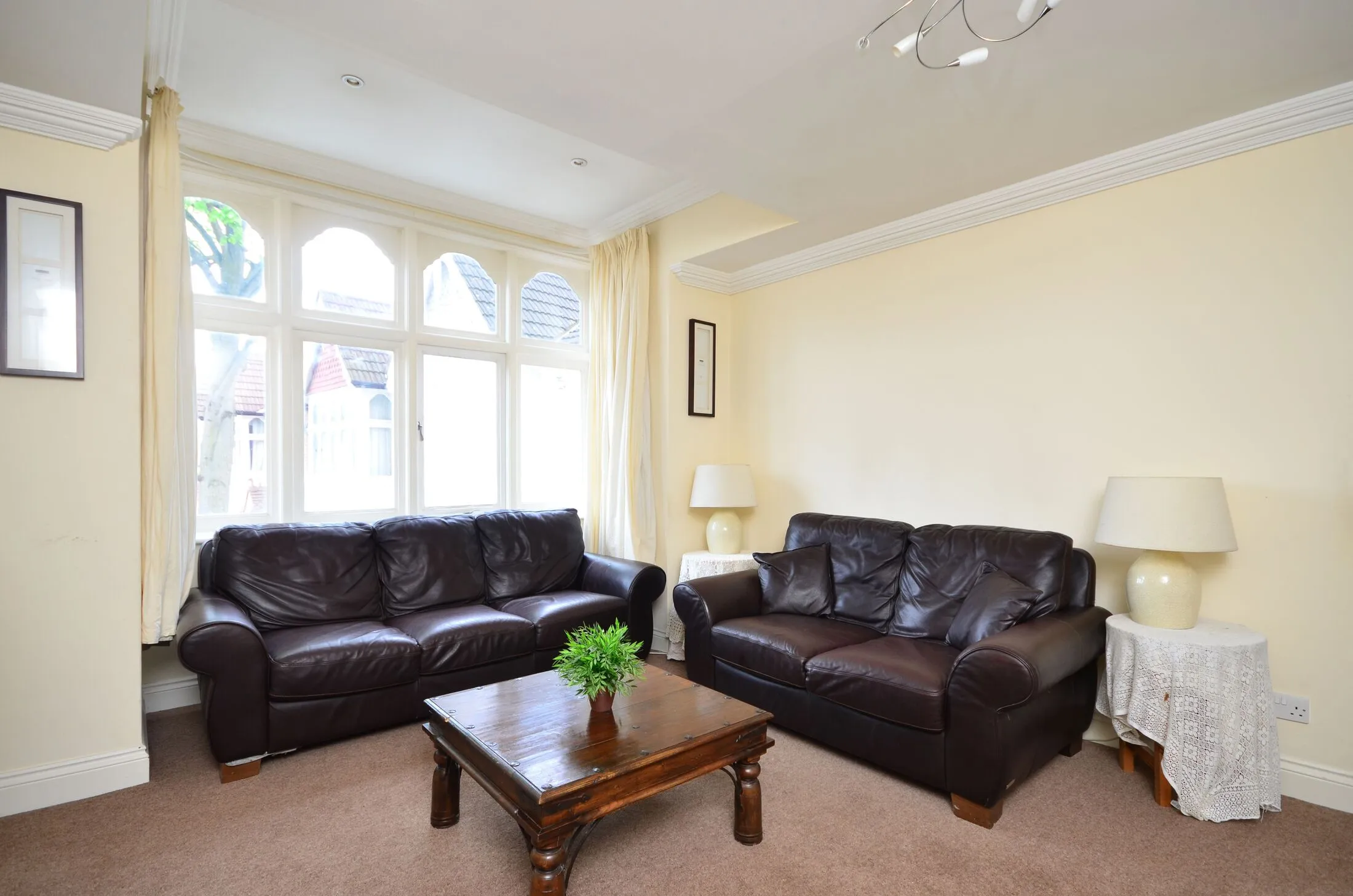 Flat Chiswick High Road in Greater London