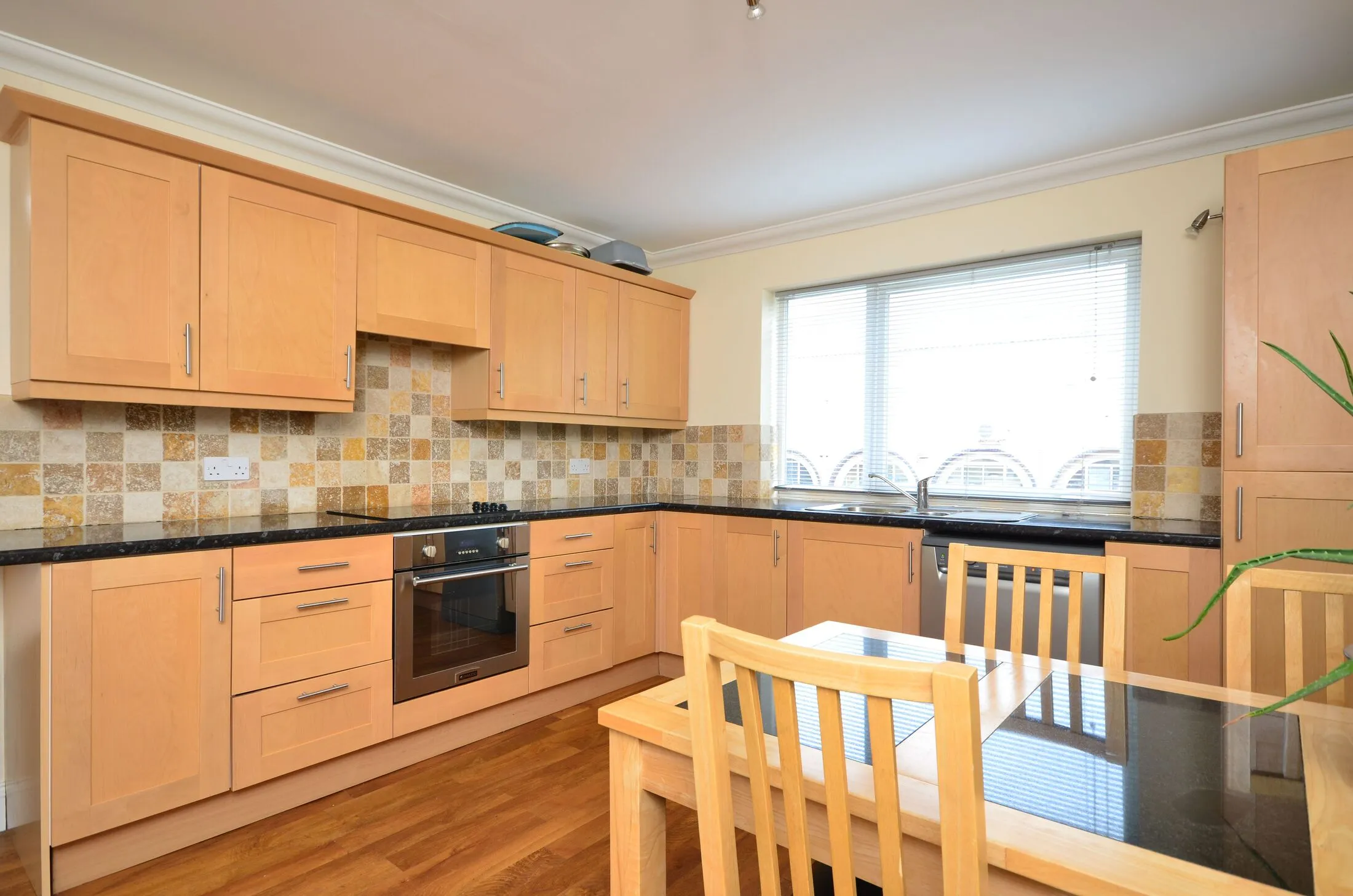 Flat Chiswick High Road in Greater London