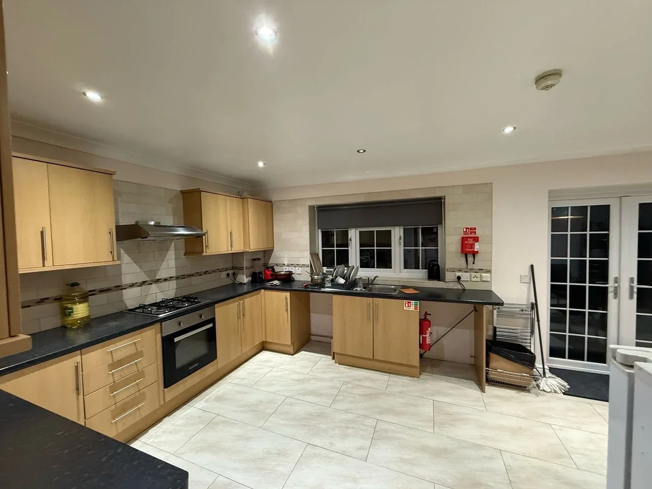 Room Lakehall Road in Greater London