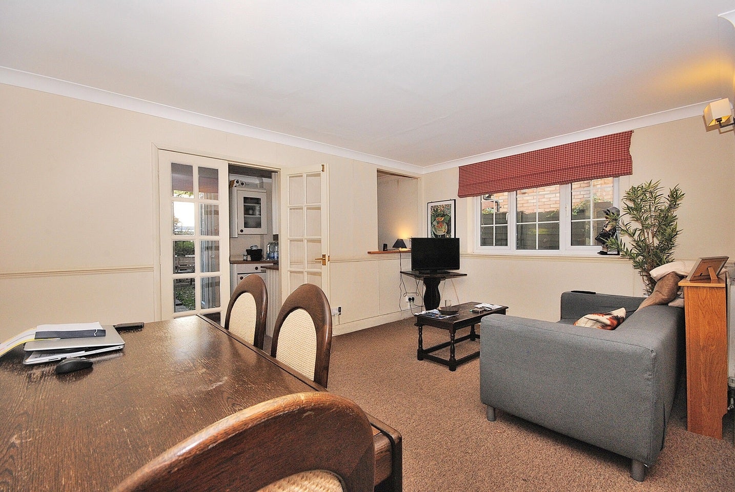 Room St John's Road in Uttlesford