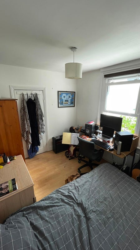 Room Merredene Street in Greater London