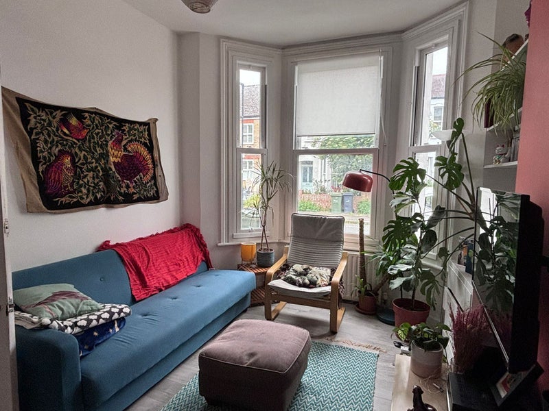 Room Merredene Street in Greater London