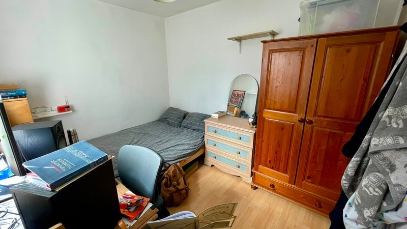 Room Merredene Street in Greater London