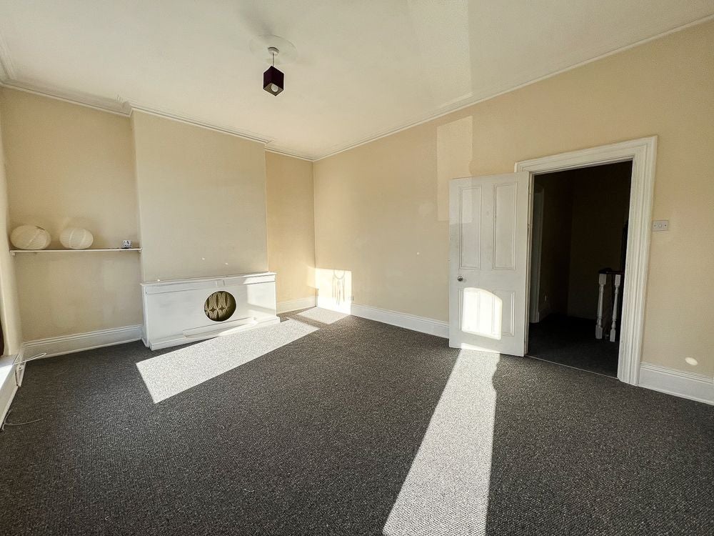 Flat Tiverton Street in Cleethorpes