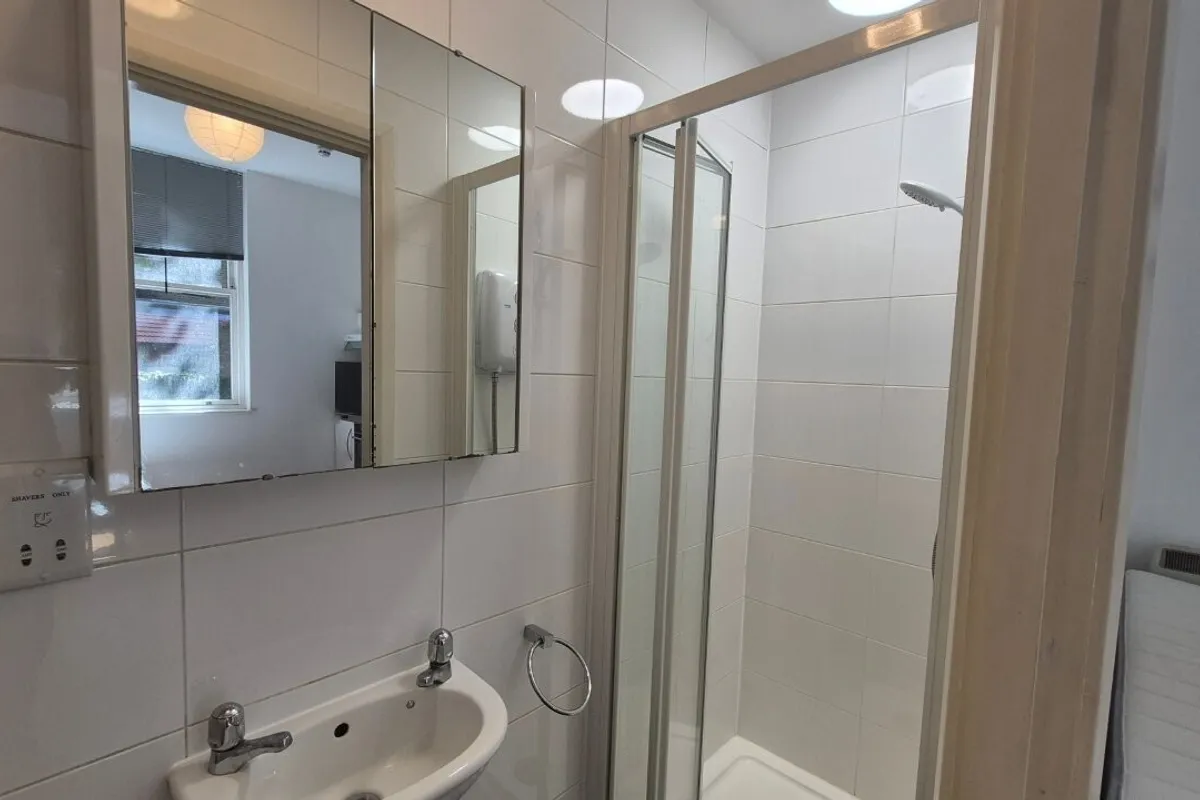 Flat Castletown Road in Greater London
