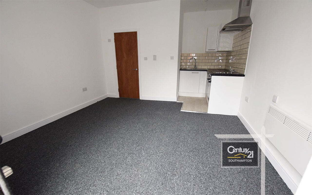 Flat Rockstone Lane in Southampton